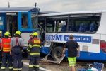 В Чехии на железнодорожном переезде произошло ДТП, поезд столкнулся с пассажирским автобусом