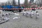 В центре Ужгорода устанавливают 18-метровую искусственную ёлку