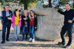 В Закарпатье гигантская ладонь зацепила внимание сотен туристов