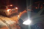 В Закарпатье водитель на «Mercedes» застрял в снежном сугробе в лесу