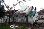 Жесткая авария в Закарпатье: Водитель на грузовике протаранил электроопору 