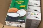 На КПП Ужгород в Закарпатье кроме личных вещей таможенники обнаружили кокосовое молоко