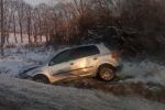 В Закарпатье автомобиль слетел с трассы из-за гололеда