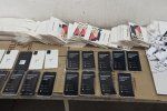 Іномарка на українсько-угорському кордоні приховувала купу мобільних "подарунків"