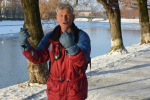 69-річний Геннадiй Ведерников з Ужгорода любить "моржувати" та веде здоровий спосіб життя вже бiльше нiж 45 рокiв