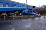В Закарпатье поезд протаранил автомобиль с людьми, 5 пострадавших - официально