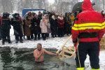 В Закарпатье празднуют Крещение Господне и окунаются в ледяную воду 