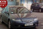 Боевик GTA в Киеве: Вооруженный угонщик остановил на улице автомобиль и скрылся