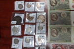 Стражі кордону сусідів Закарпаття під час огляду авто "Рено" виявили старовинні монети та банкноти