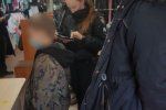 В центре Ужгорода малолетний пацан с другом обдурили продавца магазина 