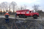 У Берегово пожежники гасили вогонь на території спортбази «Закарпаття»