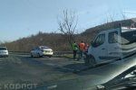 В Закарпатье фура залетала в технику дорожников на трассе 