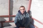 Два дня его видят там: Возле Мукачево пытаются найти родных бедолаги, который сидит на остановке 