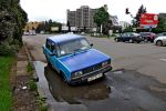 В Ужгороде автомобиль провалился в яму с лужей
