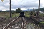 В Закарпатье иномарку выбросило на железнодорожные пути