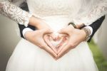 Глава Минцифры анонсировал запуск онлайн-брака 