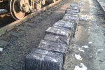 Во Львове пограничники изъяли 34 ящика сигарет, которые были среди вагонов с рудой 