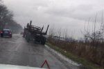 ДТП в Закарпатье: По дороге катилось огромное колесо, часть грузовика застряла на обочине