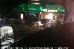 Страшное ДТП в Закарпатье: Авто перелетело через забор и рухнуло на пешеходную зону