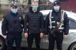 В Закарпатье бандит из 90тых разъезжал по улицам с нешуточным оружием 