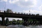 "Зеленая зона" постепенно разрушает мост в Ужгороде