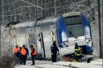 Сильный снегопад и гололед также нарушили движение транспорта во Франции