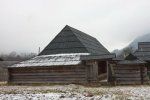 Гуцульские дома можно найти в селах Прикарпатья, Буковины, Закарпатья