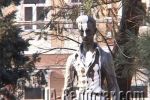 Неизвестные залили белой краской памятник венгерскому поэту Шандору Петефи