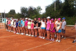 14-річні юнаки і дівчата змагаються на тенісному турнірі "Кольори Закарпаття".