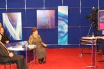 Ведуча телемосту в Луганську Олена Чукальська з гостями студії