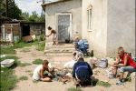 Микрорайон Ужгорода "Радванка" - ромская семья в таборе