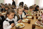На Хустщині двоє підприємців змовилися та виграли тендер на харчування школярів.