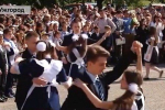 В Ужгороді зі школою прощалися більше восьми сотень випускників.