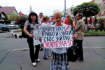 Мешканці ужгородського гуртожитку провели акцію протесту.