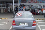 В Ужгороді борці за паркомісця для інвалідів помилково б’ють своїх!