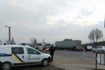 Трем российским грузовикам полиция помогла проехать