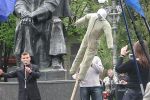 В Тернополе националисты посадили на кол "Яныка"