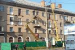 В Житомире демонтируют аварийные балконы.