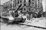 Радянський танк в Будапешті 12 листопада 1956 року.
