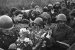 Советские войска возвращаются из Чехословакии