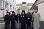 Архієпископ Феодор звершує святкове Богослужіння в УВП № 9, що в Ужгороді