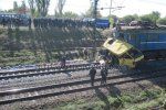 На Днепропетровщине поезд врезался в автобус, есть жертвы