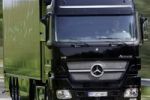 В Забайкалье водитель грузовика Mercedes протаранил ворота и уехал в Китай