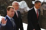 Дмитрий Медведев, Вацлав Клаус и Барак Обама гуляют в садах Пражского Града