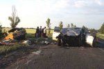 На Донбассе ВАЗ-2106 и КІА Sorento столкнулись лоб в лоб
