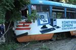 В Днепропетровске трамвай на скорости сошел с рельсов
