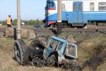 В Харьковской области на переезде трактор столкнулся с поездом