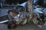 В Севастополе автомобиль Mitsubishi врезался в электроопору