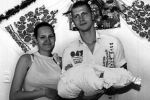 Убитый 20-летний Виктор Беррила с 19-летней жено Людмилой и полуторамесячным сыном Александром
