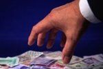 В Закарпатье чиновник сэкономил на ямочном ремонте 13 тысяч гривен